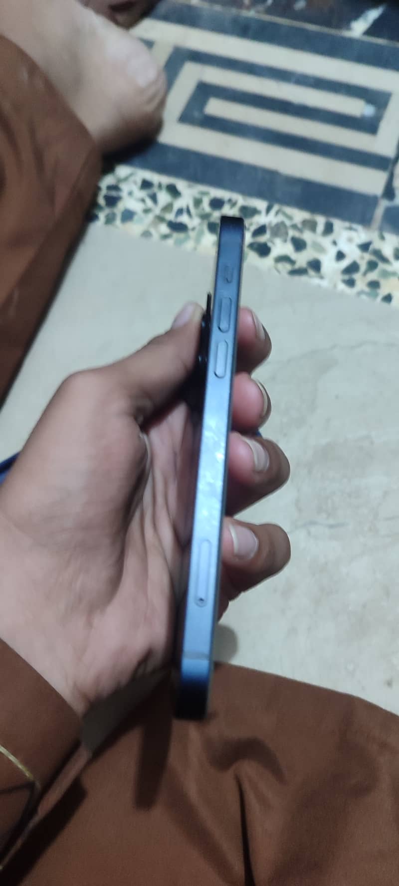 Apple iPhone 12 4
