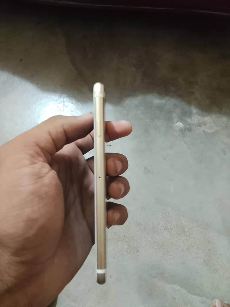 Apple iPhone 7 3