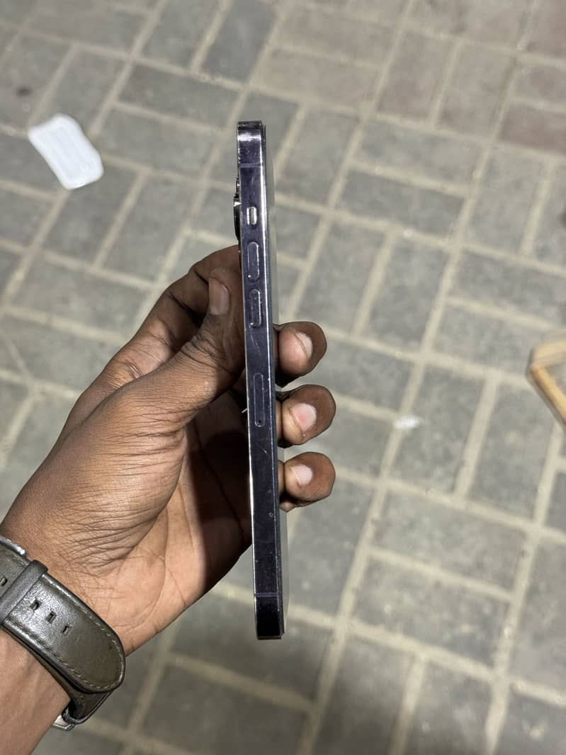 Apple iPhone 14 Pro Max 1
