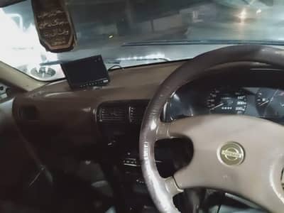 Nissan Sunny 1993