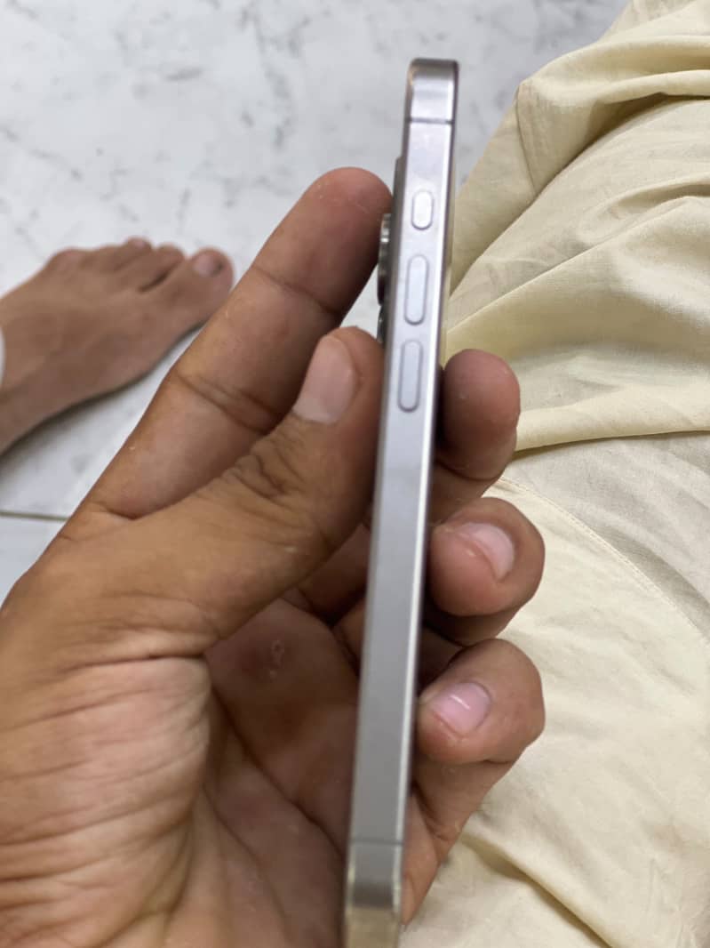 Apple iPhone 15 Pro 3