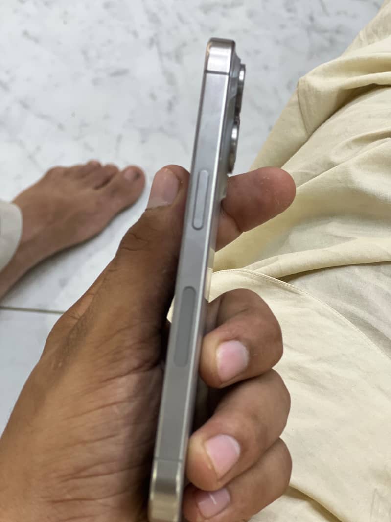 Apple iPhone 15 Pro 6