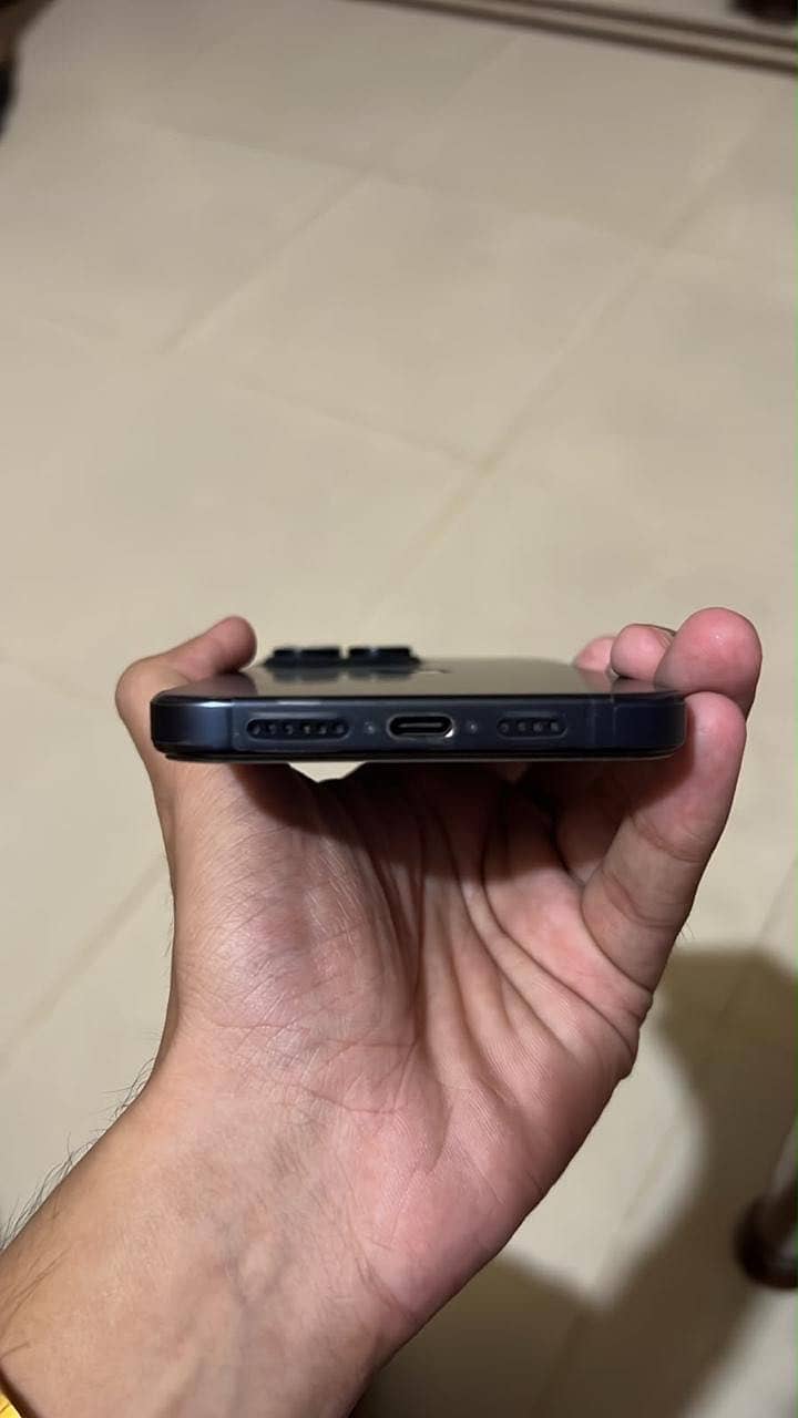 Apple iPhone 15 Pro Max 2
