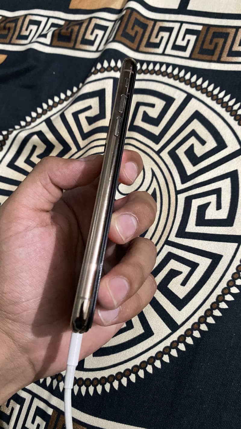 Apple iPhone XS 3