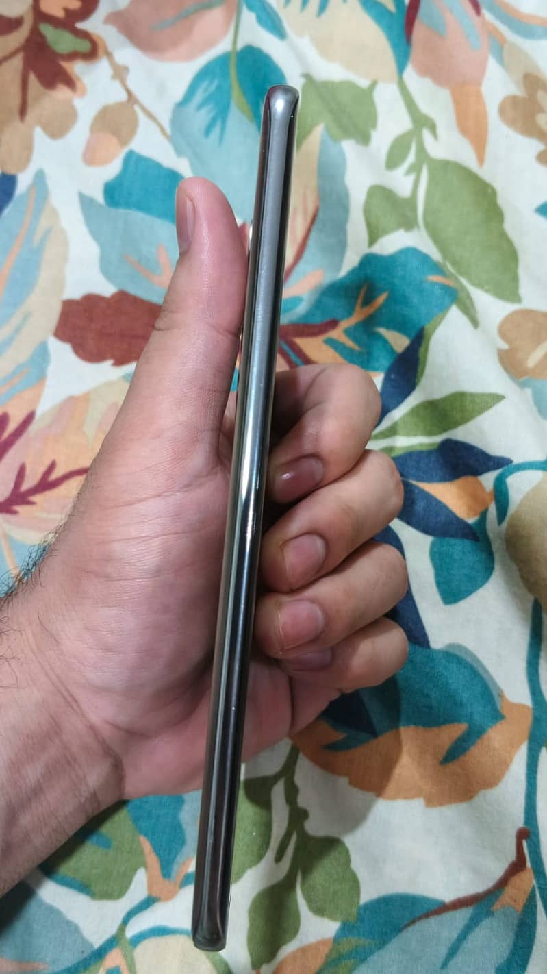 Tecno spark 40 pro plus 4