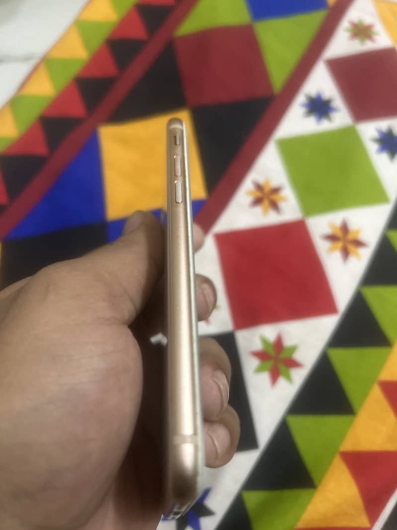 Apple iPhone 8 3