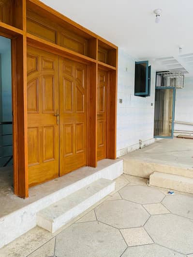 2 KANAL DOUBLE STOREY INDEPENDENT HOUSE AVAILABLE FOR COMMERCIAL USE OFFICE, SCHOOL ETC