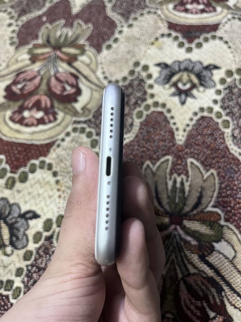 Apple iPhone 11 3