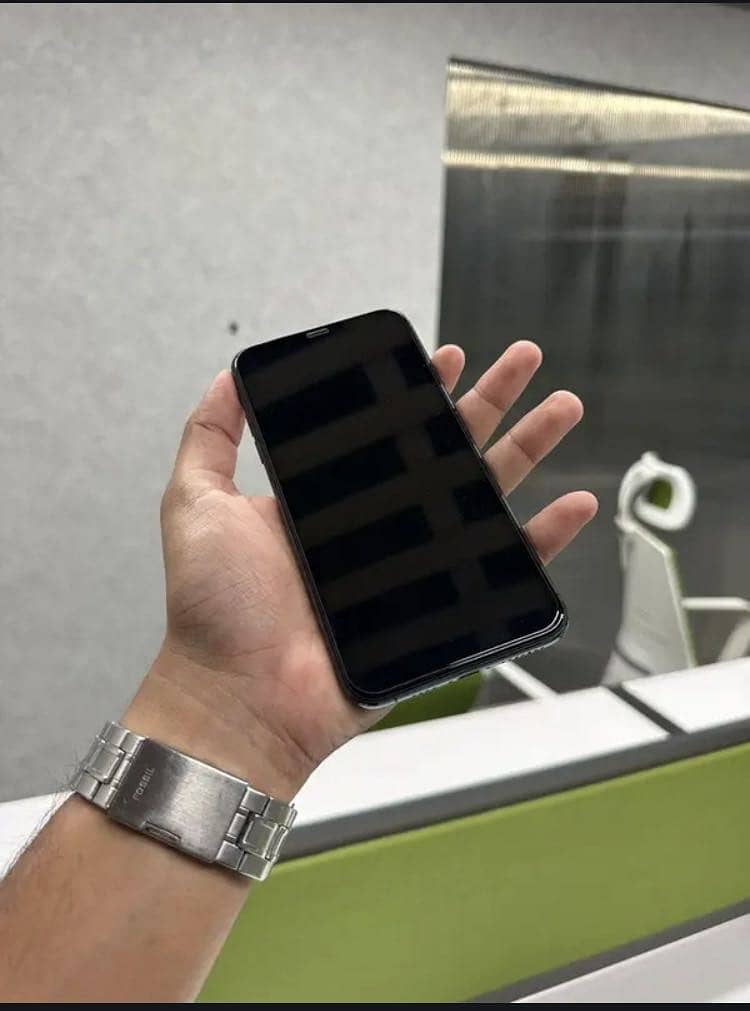 Apple iPhone 11 Pro Max 2