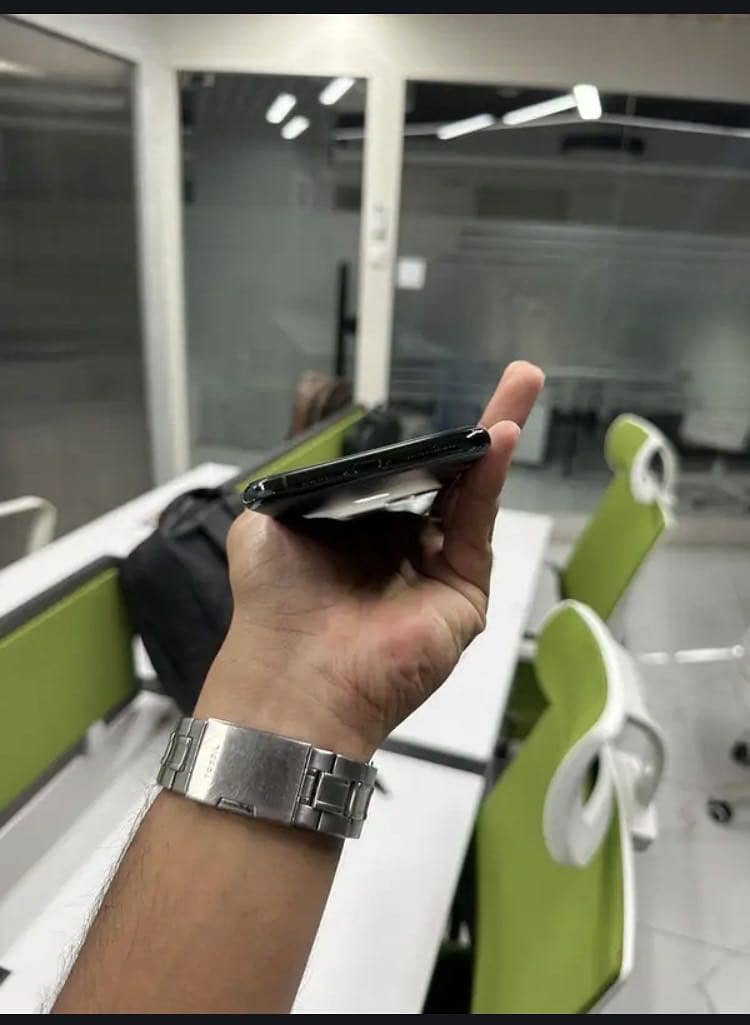 Apple iPhone 11 Pro Max 4