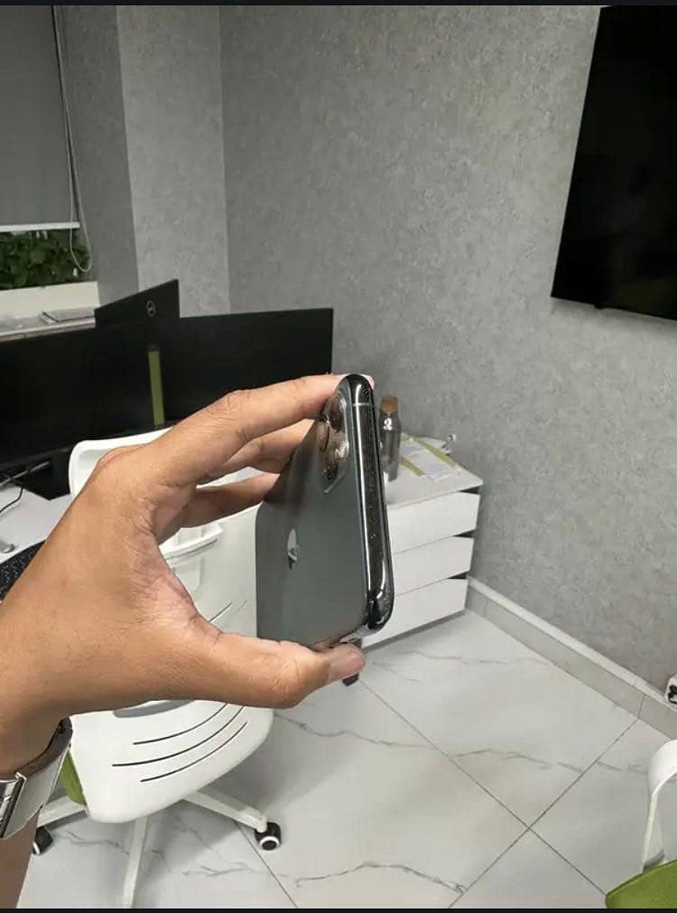 Apple iPhone 11 Pro Max 5