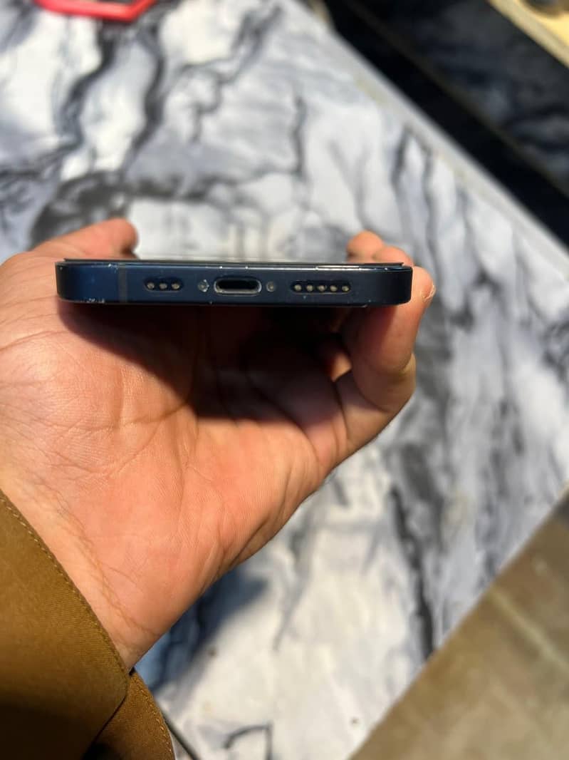 Apple iPhone 12 2