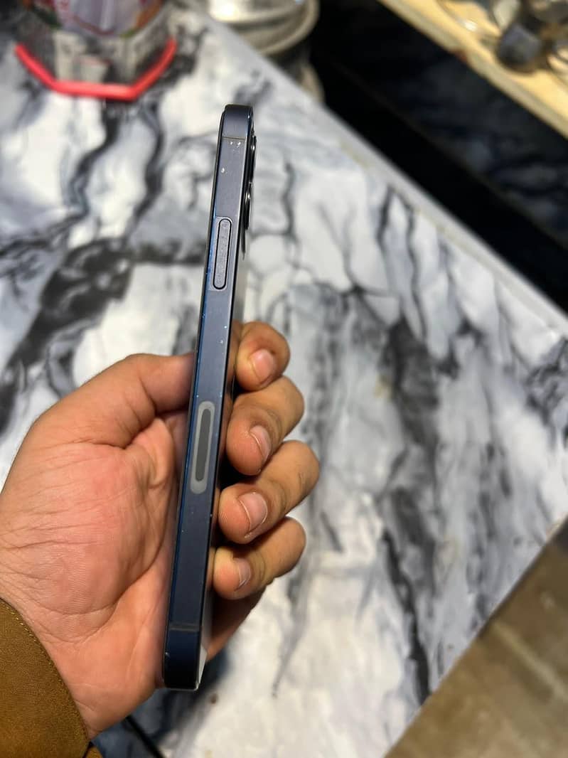 Apple iPhone 12 3