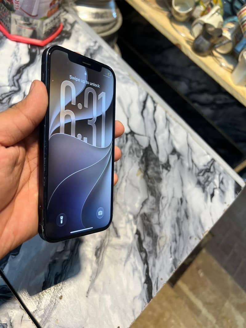 Apple iPhone 12 4