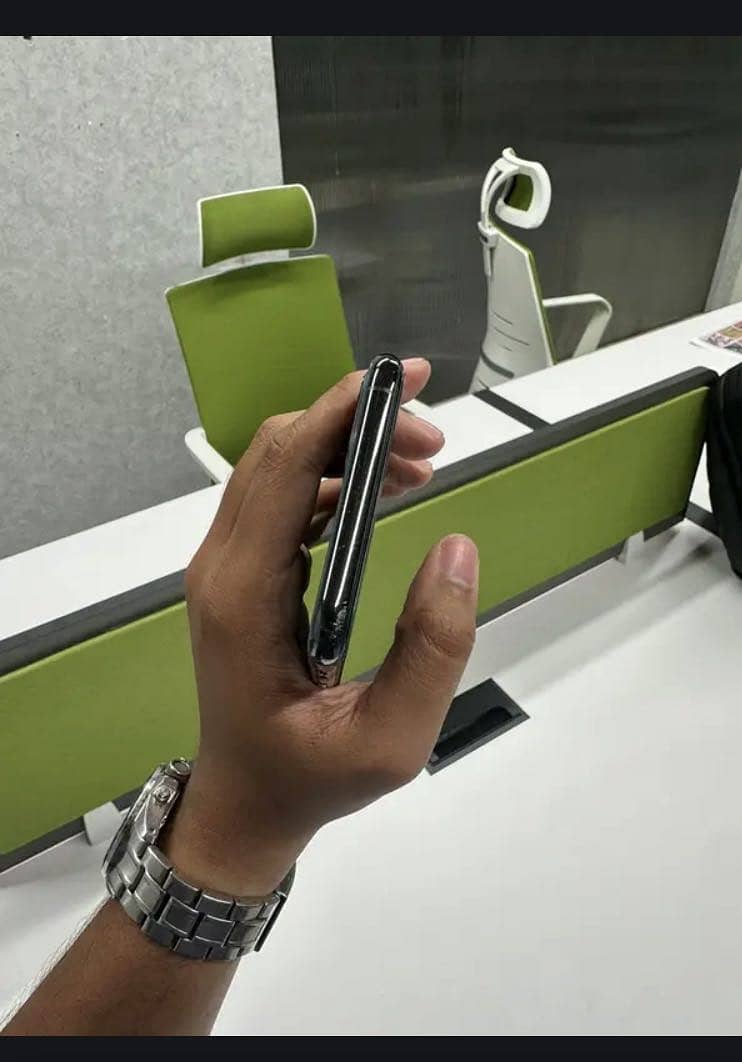 Apple iPhone 11 Pro Max 9