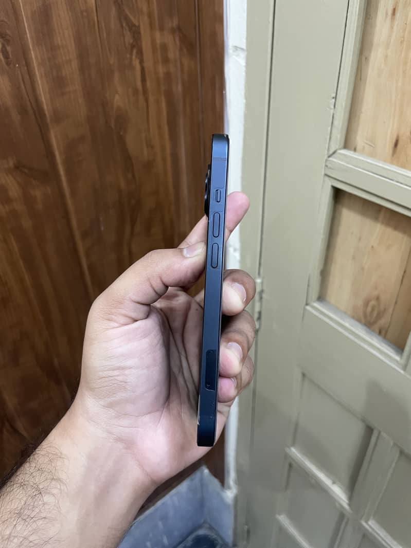 Apple iPhone 13 1