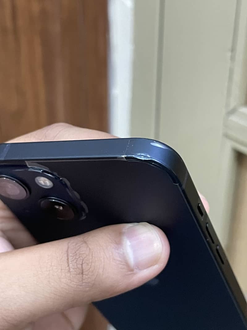 Apple iPhone 13 4