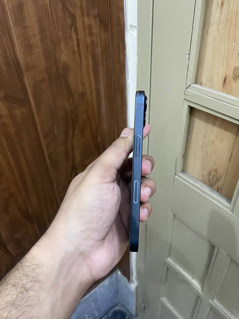 Apple iPhone 13 5