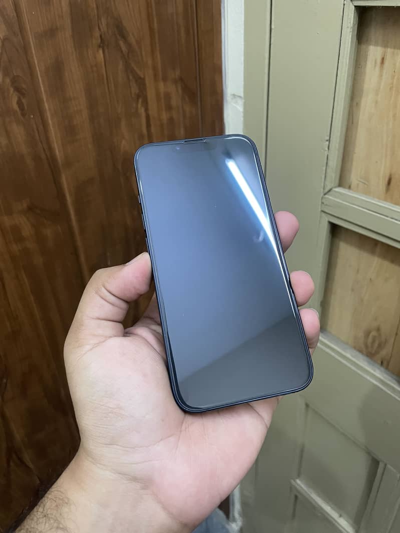 Apple iPhone 13 8