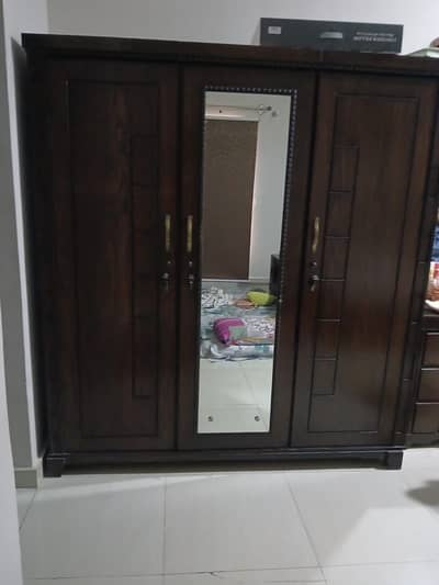 3-Door wardrobe