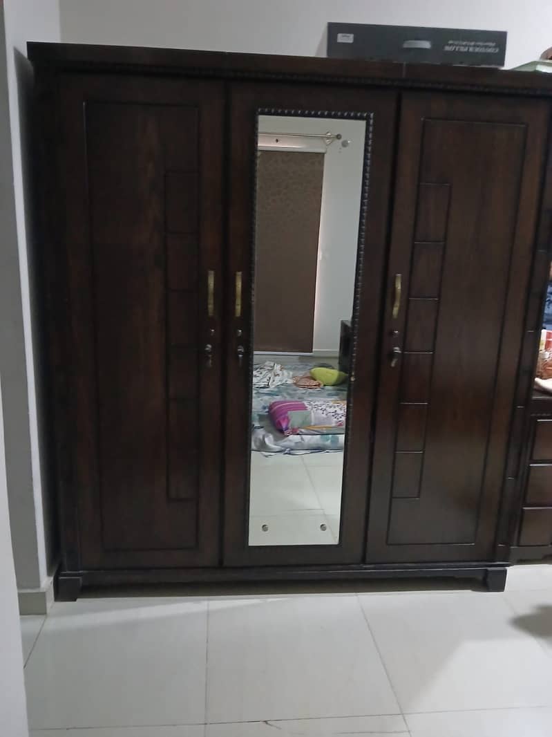 3-Door wardrobe 0