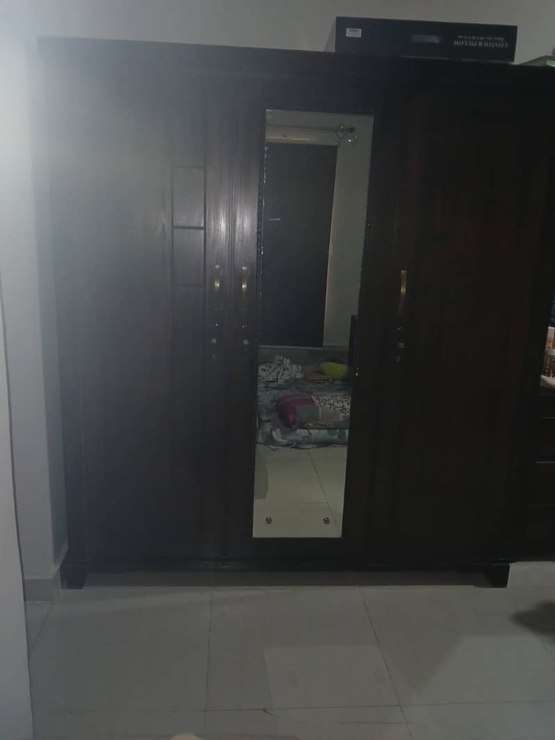 3-Door wardrobe 2