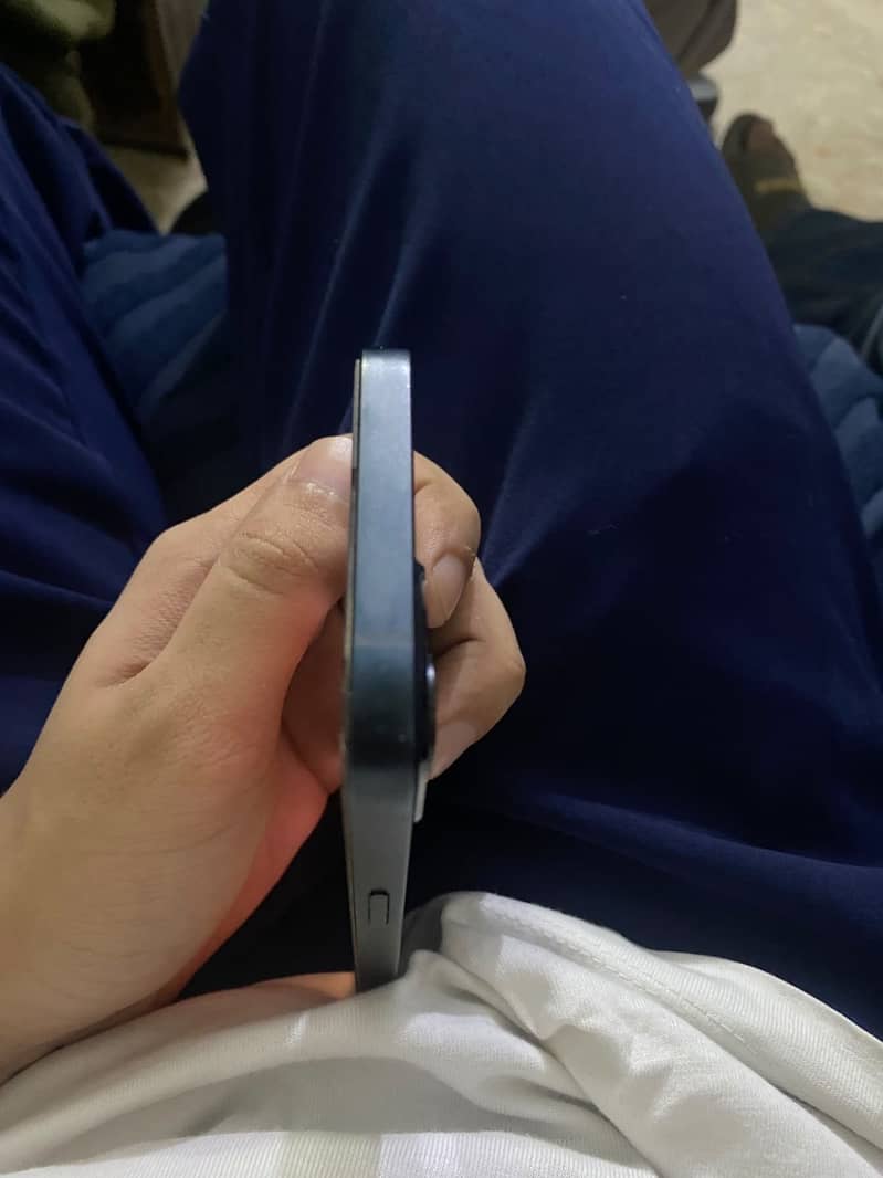 Apple iPhone 13 2