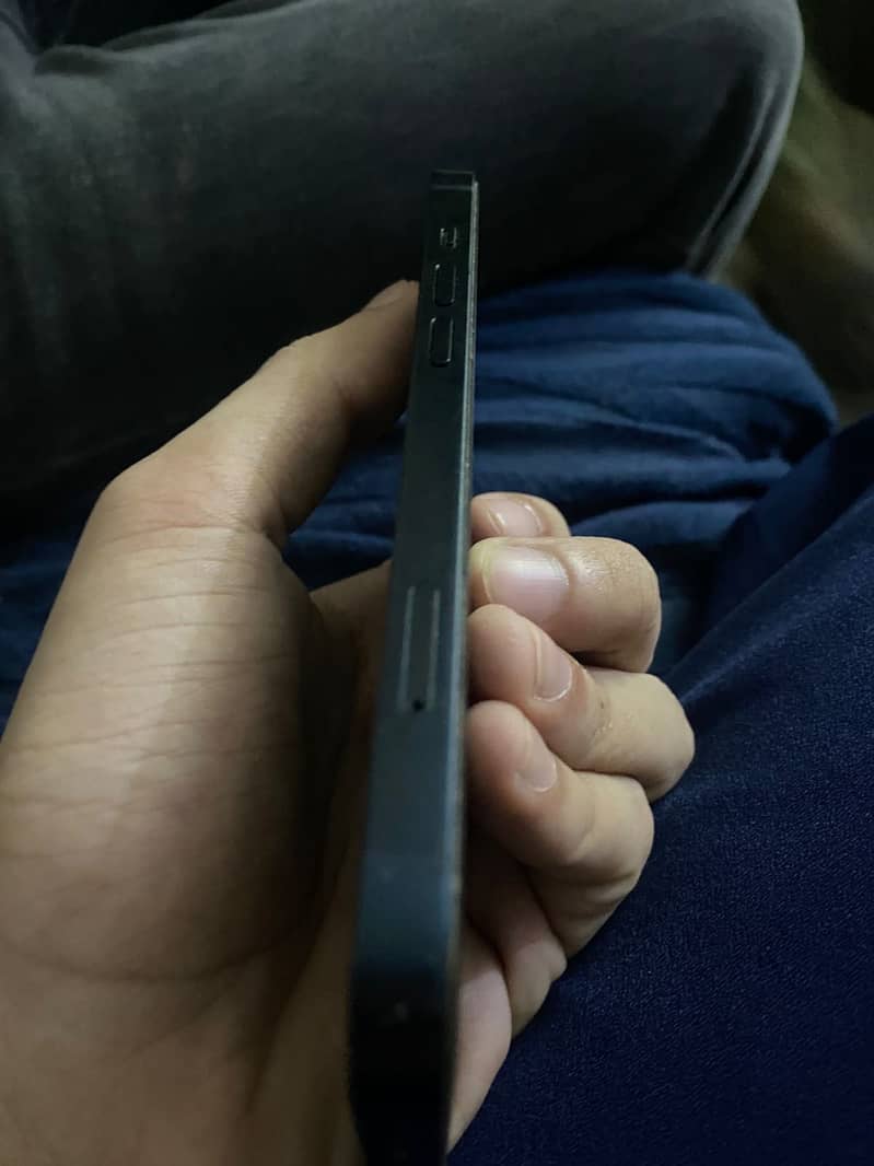 Apple iPhone 13 5