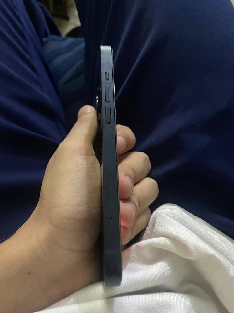 Apple iPhone 13 8