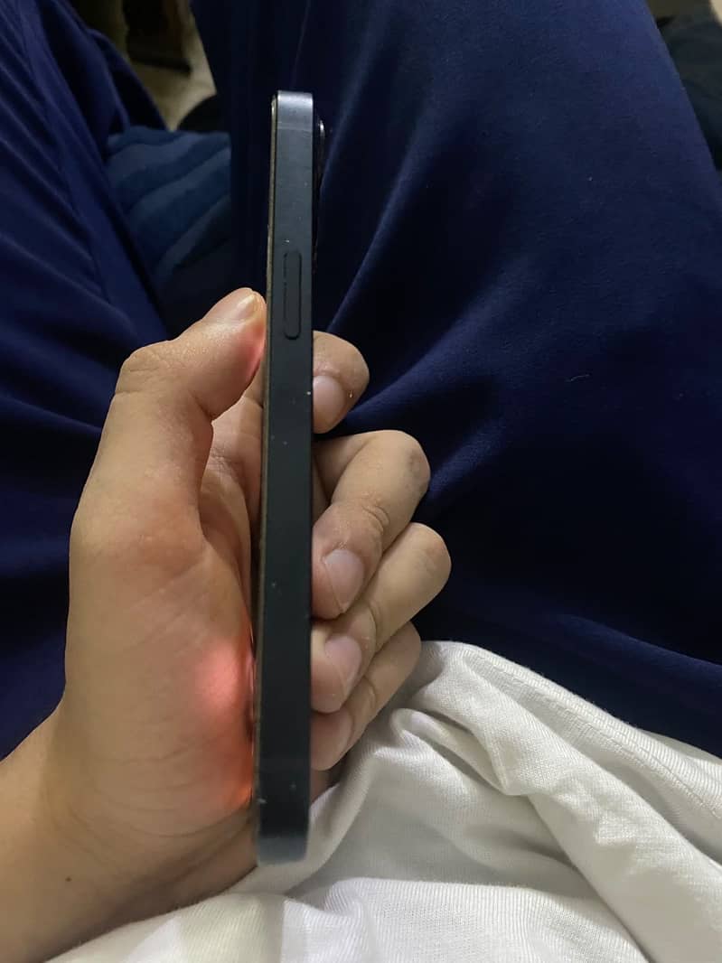 Apple iPhone 13 10