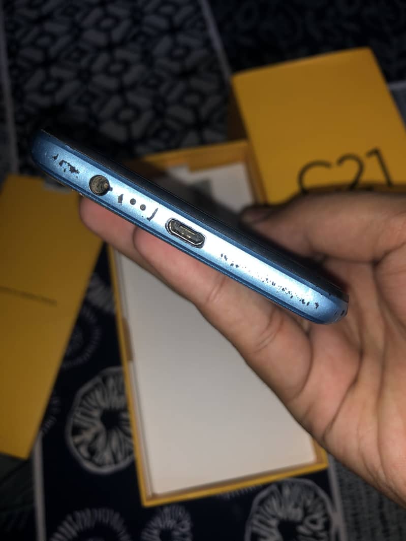 Realme C21 5