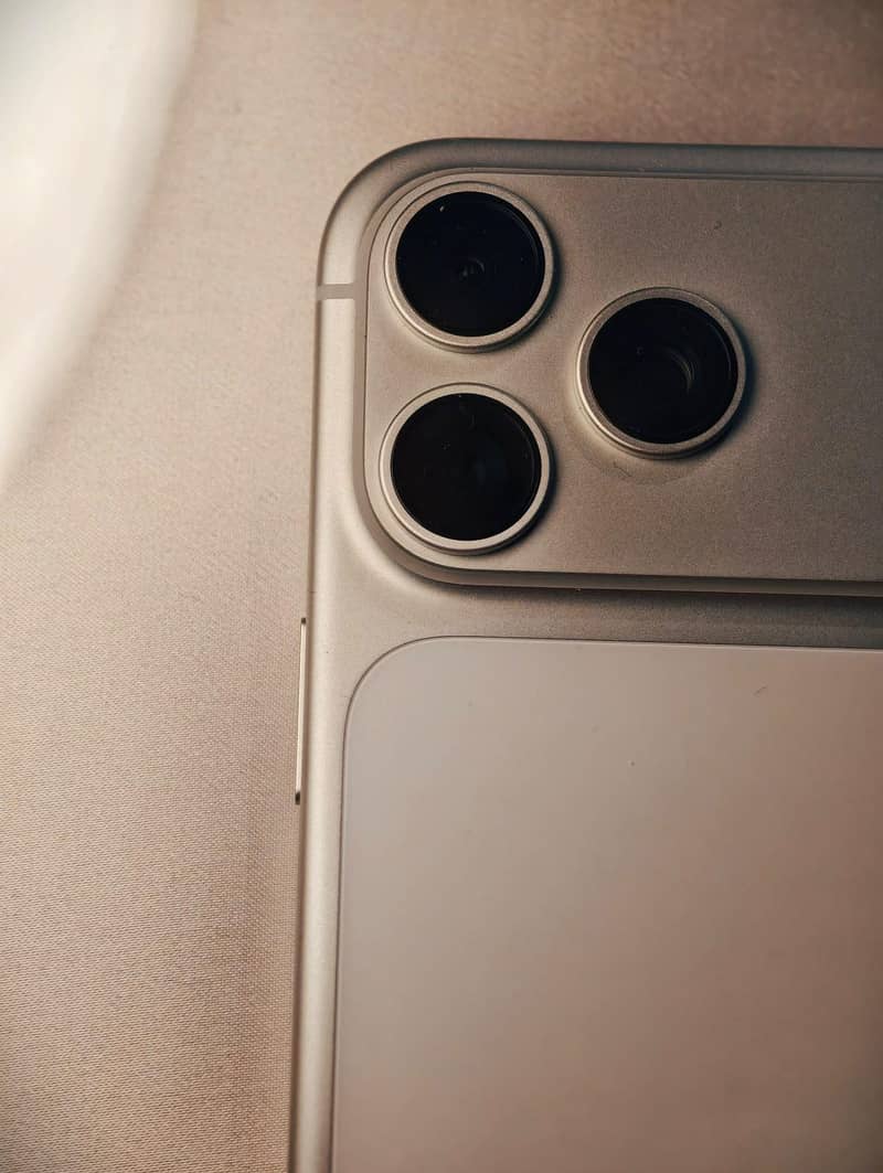 Apple iPhone 17 Pro Max 0