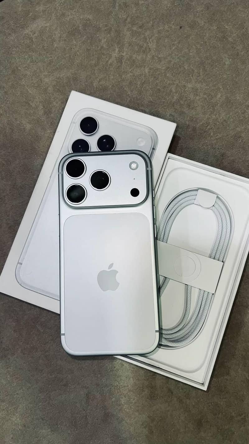 Apple iPhone 17 Pro Max 1