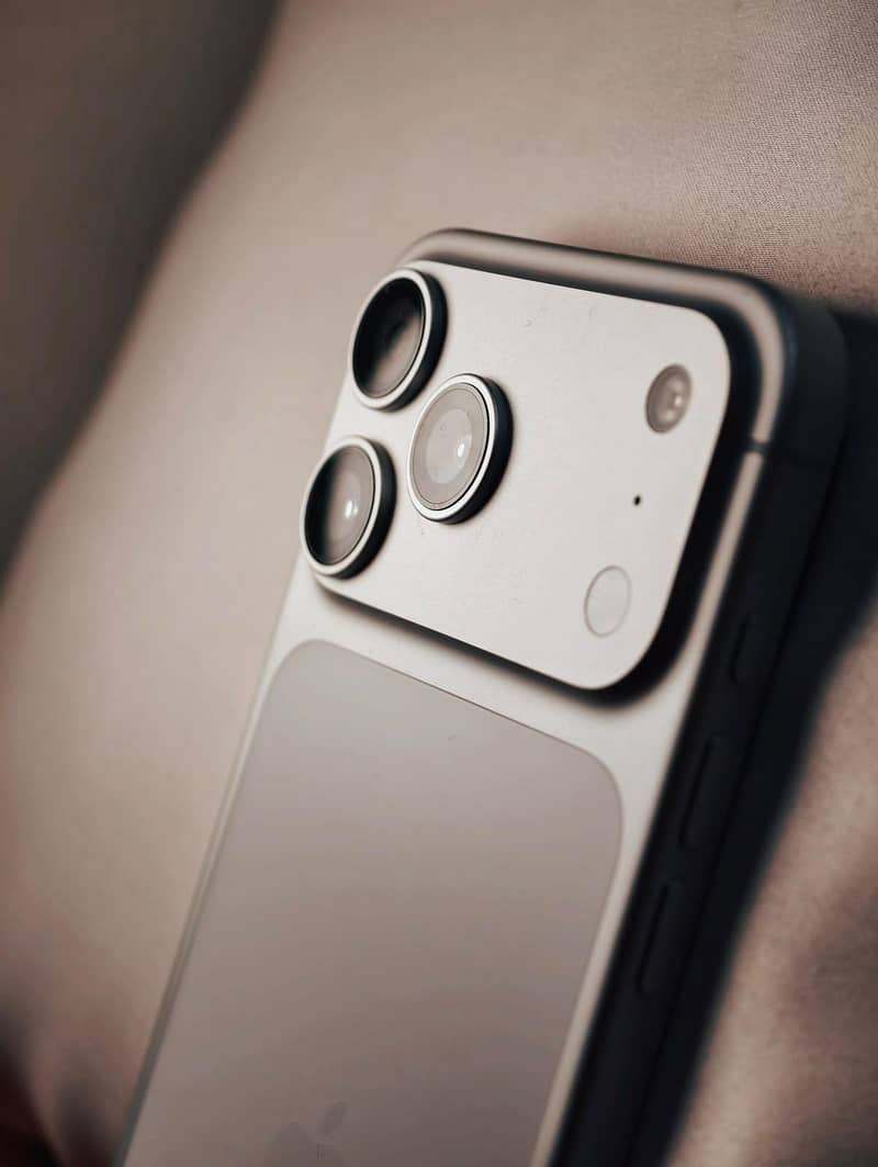 Apple iPhone 17 Pro Max 2
