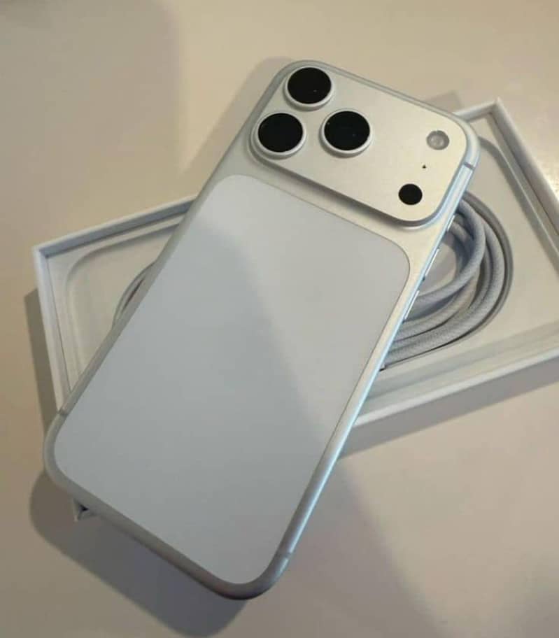 Apple iPhone 17 Pro Max 3