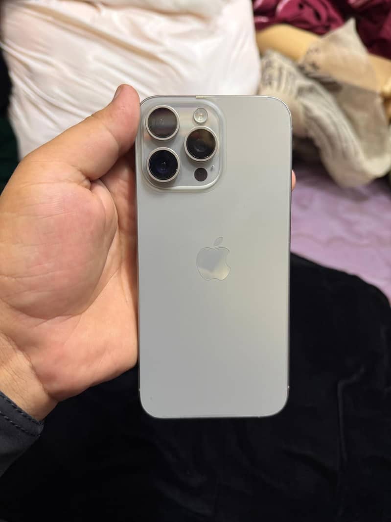 Apple iPhone 15 Pro Max 3
