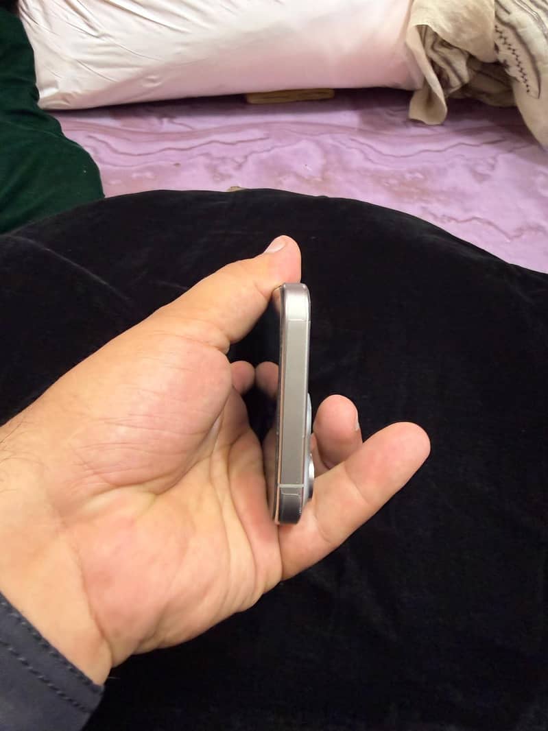 Apple iPhone 15 Pro Max 5