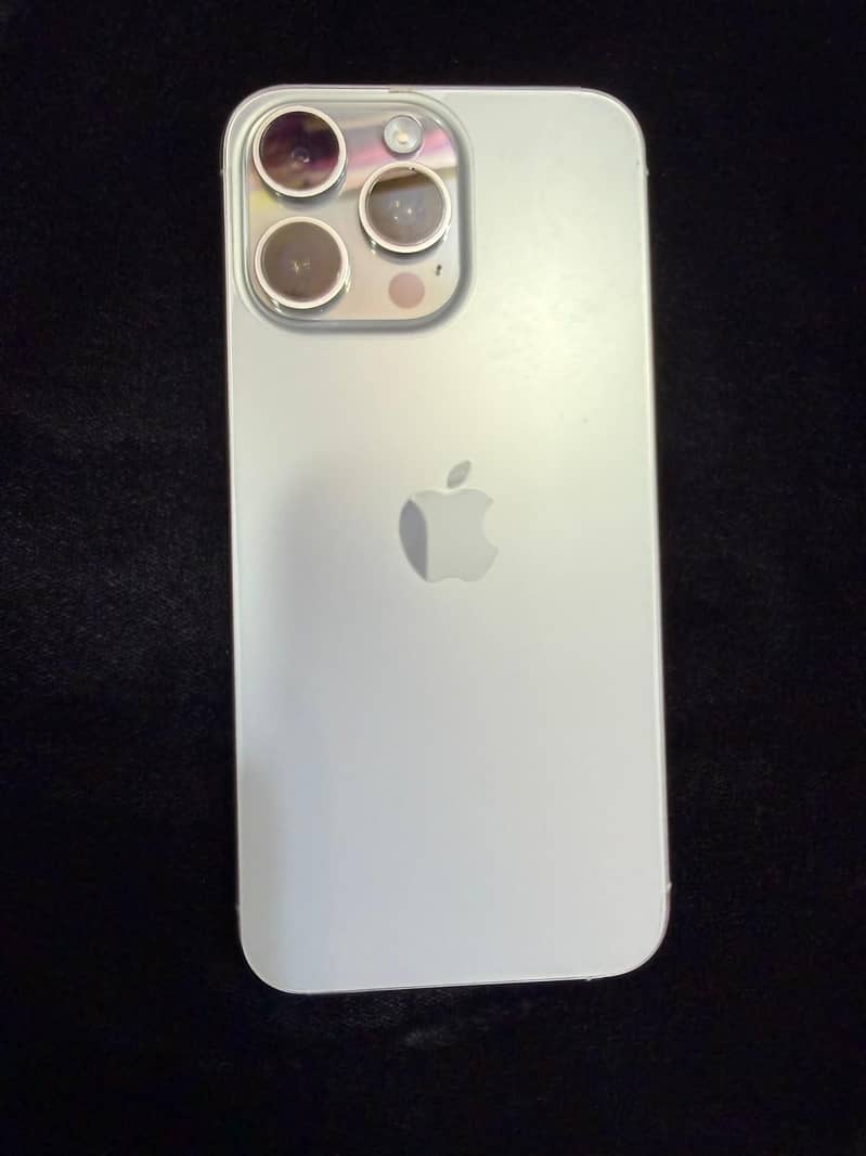 Apple iPhone 15 Pro Max 6