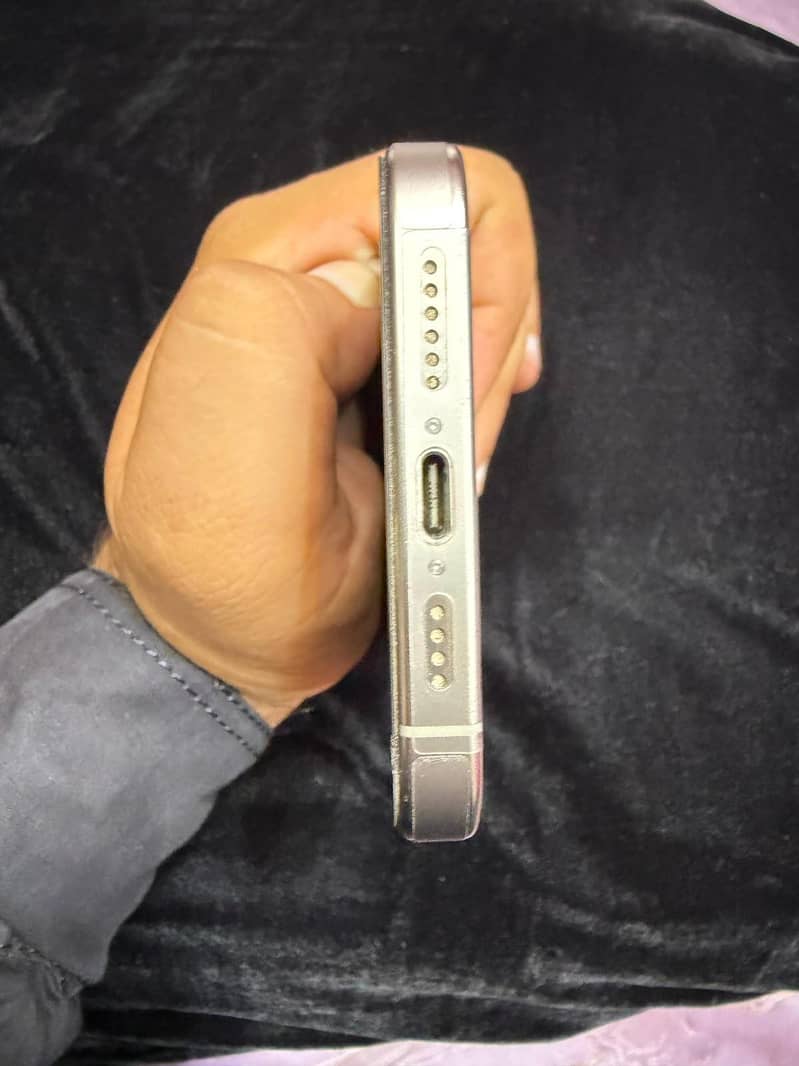 Apple iPhone 15 Pro Max 8