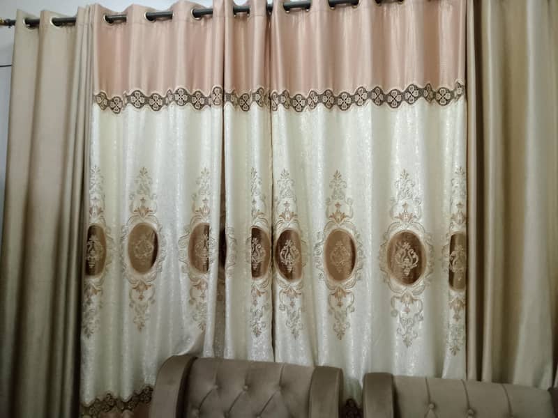 4 curtains 1