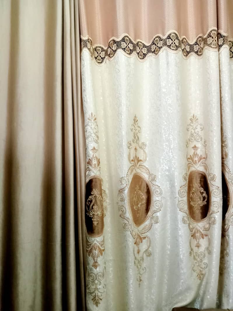 4 curtains 2