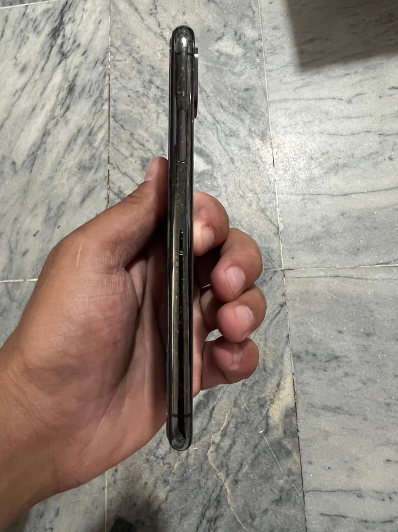 Apple iPhone XS 1