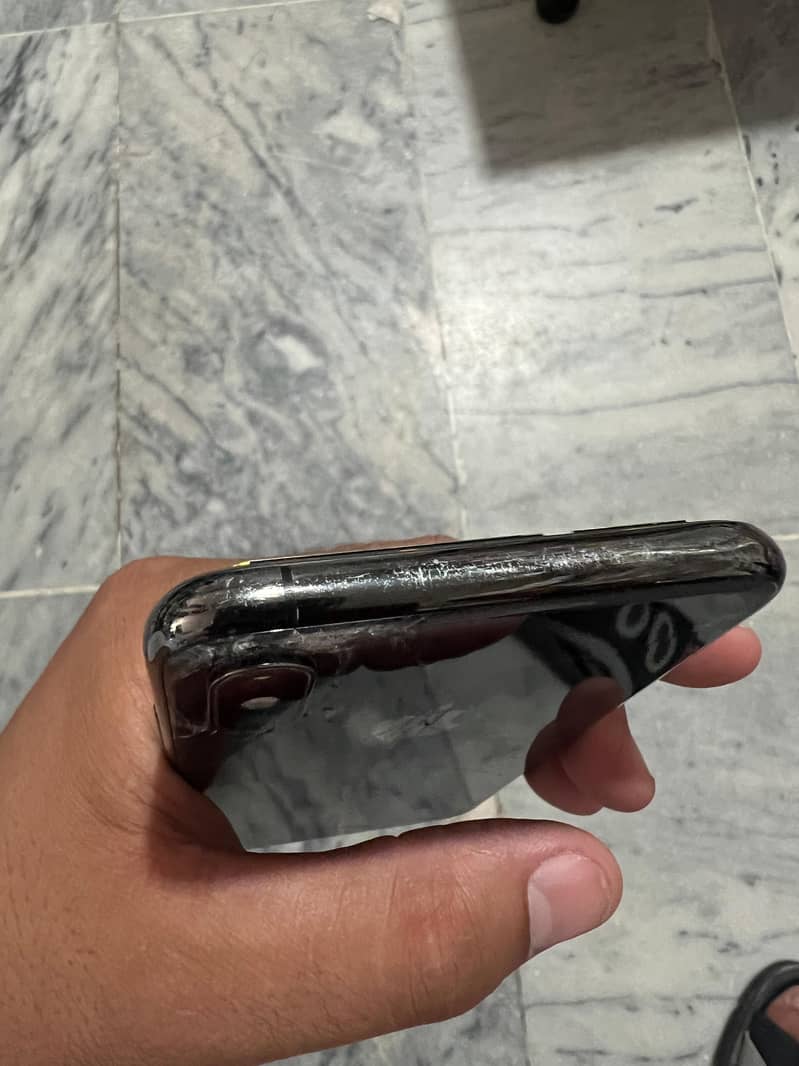 Apple iPhone XS 3