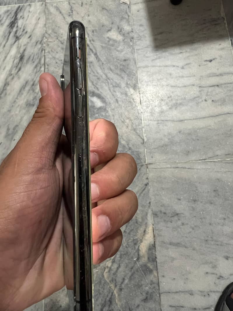 Apple iPhone XS 5