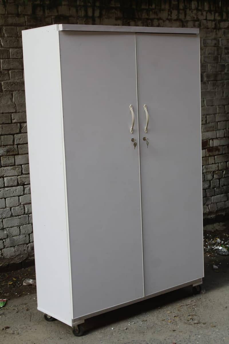 wardrobe/Almari 0