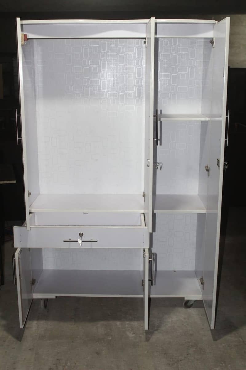 wardrobe/Almari 1