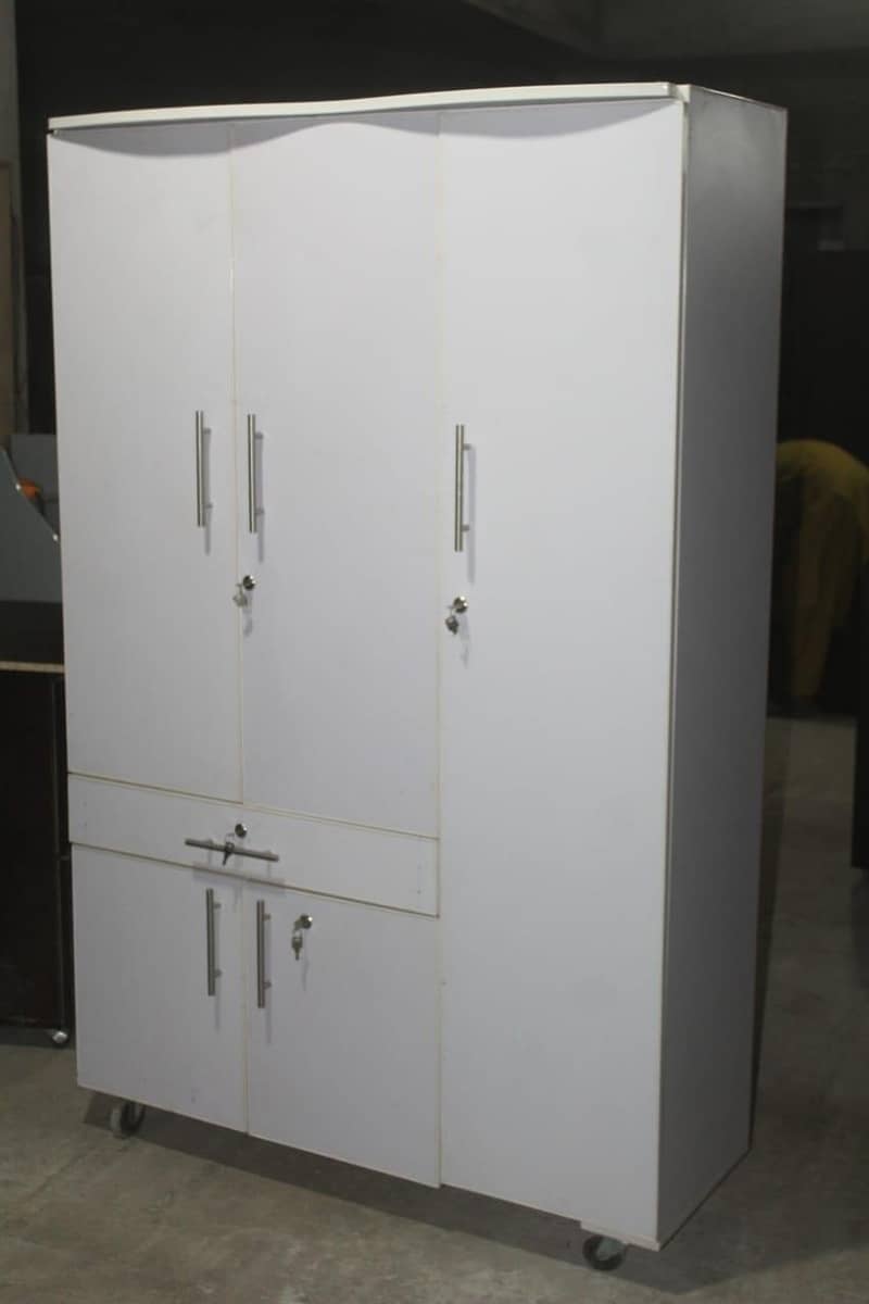 wardrobe/Almari 2