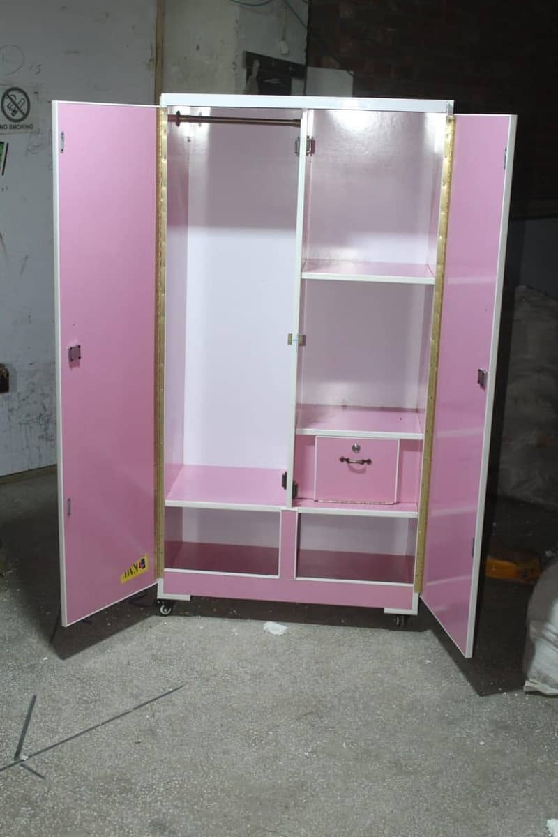 wardrobe/Almari 6