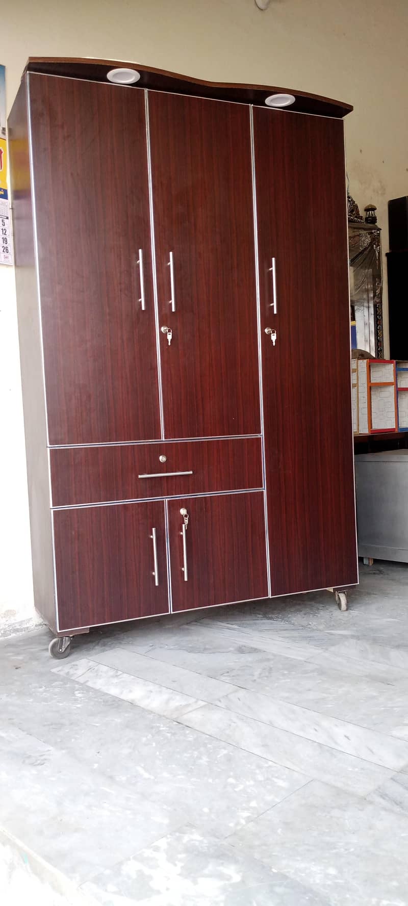 wardrobe/Almari 12