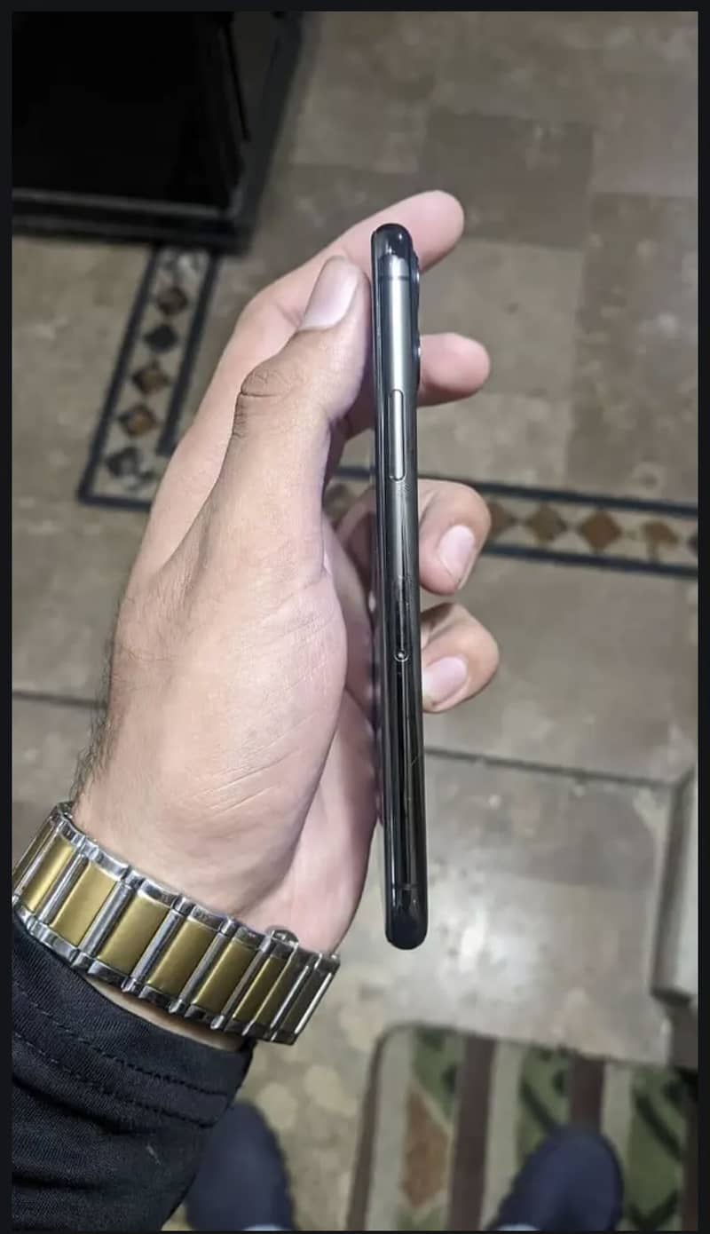 Apple iPhone 11 Pro 6